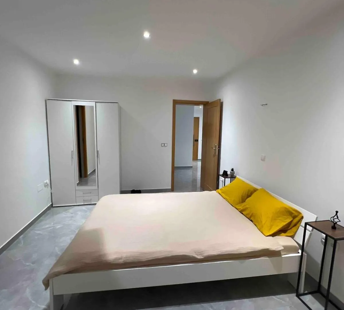Brand New Apartment In מינדלו